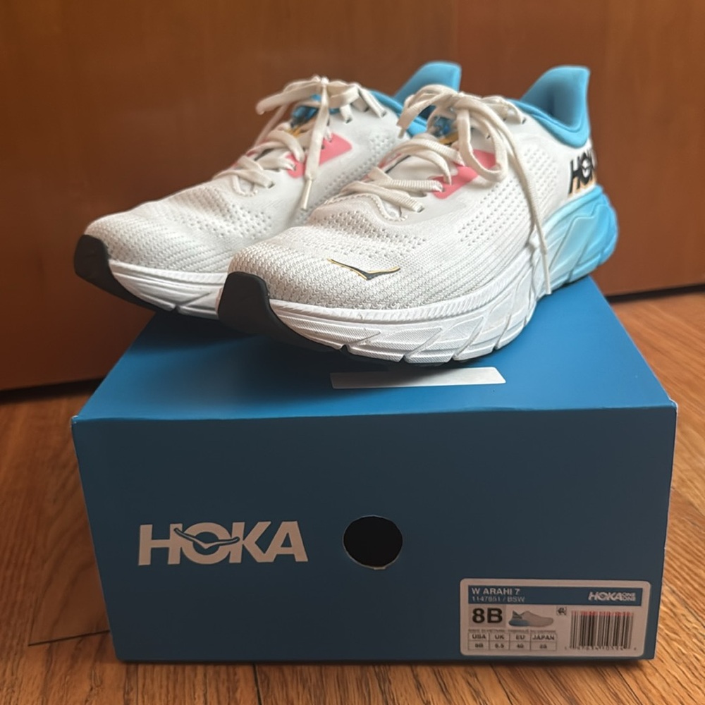 EUC Hoka Arahi 7